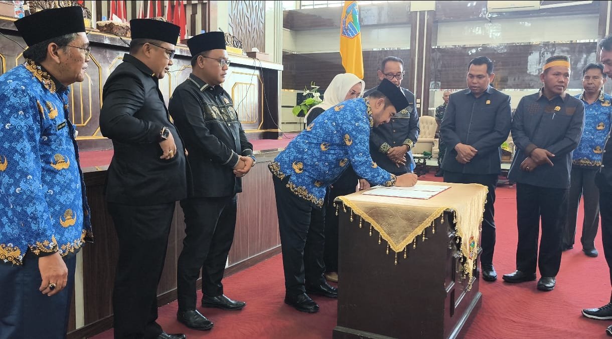 Bupati Apresiasi DPRD Kotabaru Atas Persetujuan Raperda Pajak Dan Retribusi Daerah